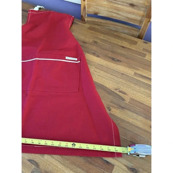 Sur la Table Apron Signature Red 100% Cotton Pockets O/S Adjustable Never Used - Picture 11 of 14